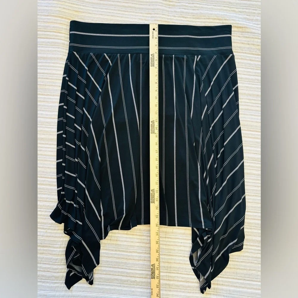 Lane Bryant Women's Black and White Sharkbite Hem Striped Skirt, Sz 22/24 NWT